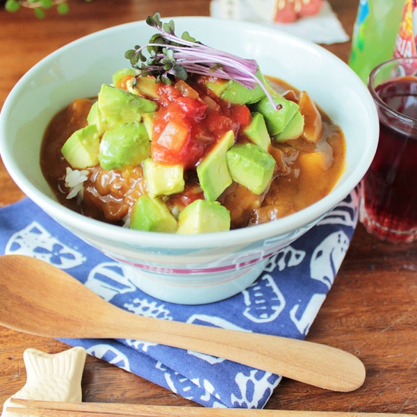 限界レシピ1 もう限界 そんなときの 渾身のぶっかけカレーうどん レトルトカレーのレシピ ボンカレー公式サイト