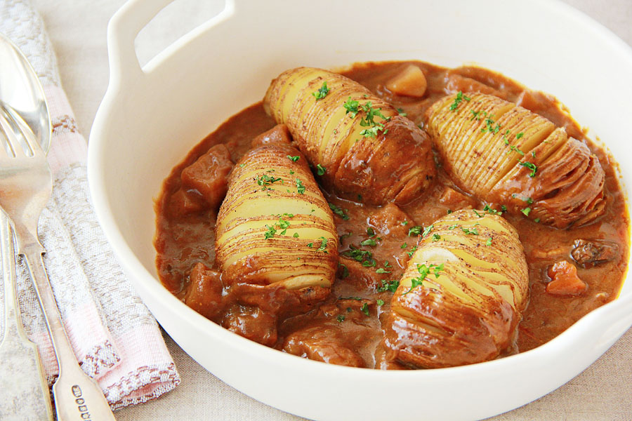 ハッセルバックポテトボンカレーがけ レトルトカレーのレシピ ボンカレー公式サイト