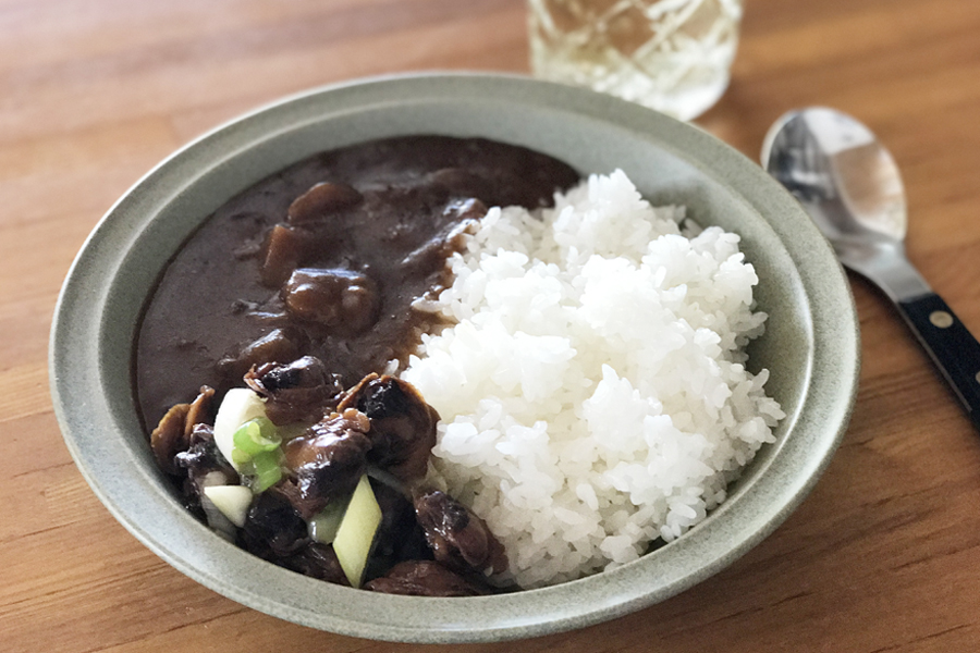 キャンパーたちをとりこにした味をアレンジ 赤貝カレー レトルトカレーのレシピ ボンカレー公式サイト