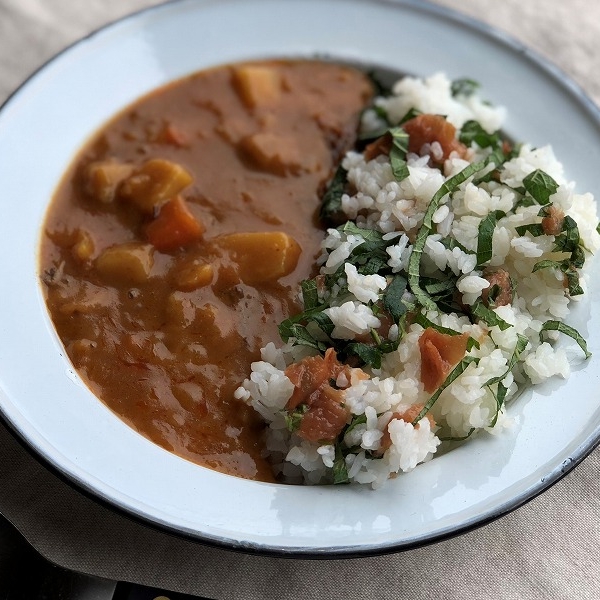 寒くなる時期にぴったりのカレーうどん レトルトカレーのレシピ ボンカレー公式サイト