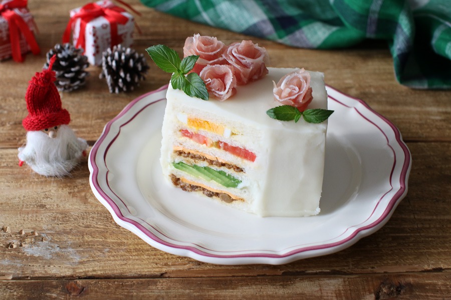 クリスマスには華やかな驚きを ディナーにぴったり 簡単カレーケーキ レトルトカレーのレシピ ボンカレー公式サイト